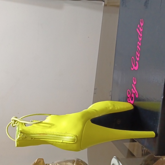 Eye Candie Juliana -93 High Heel Shoe. Color: Yellow and Size: 9. - Picture 5 of 6